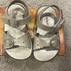 Footmates Ariel size 5. GUC.